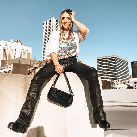 Meet your Posher, Bailee - Picture 1 of 1